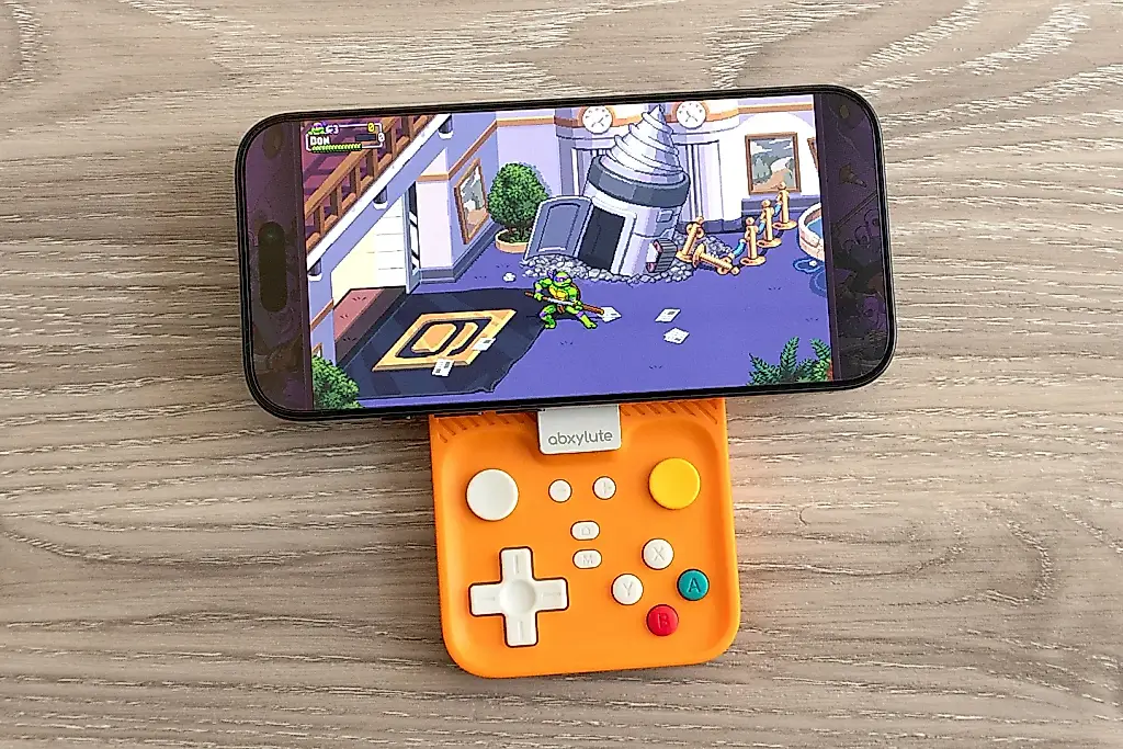 Un mando dudoso para iPhone: arriesga tu móvil por los juegos retro
