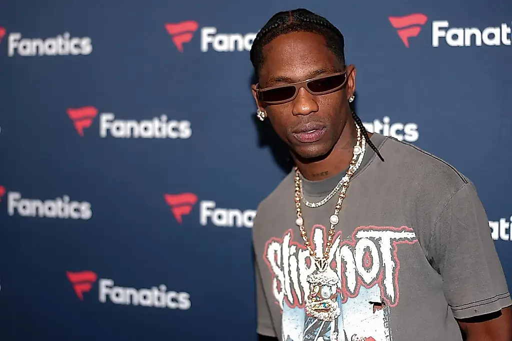 Travis Scott en la «Odisea» de Nolan: ritmo, casco y un caballo de Troya