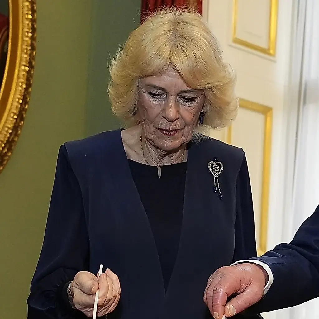 La reina Camila y el broche de diamantes de Victoria: un regreso simbólico