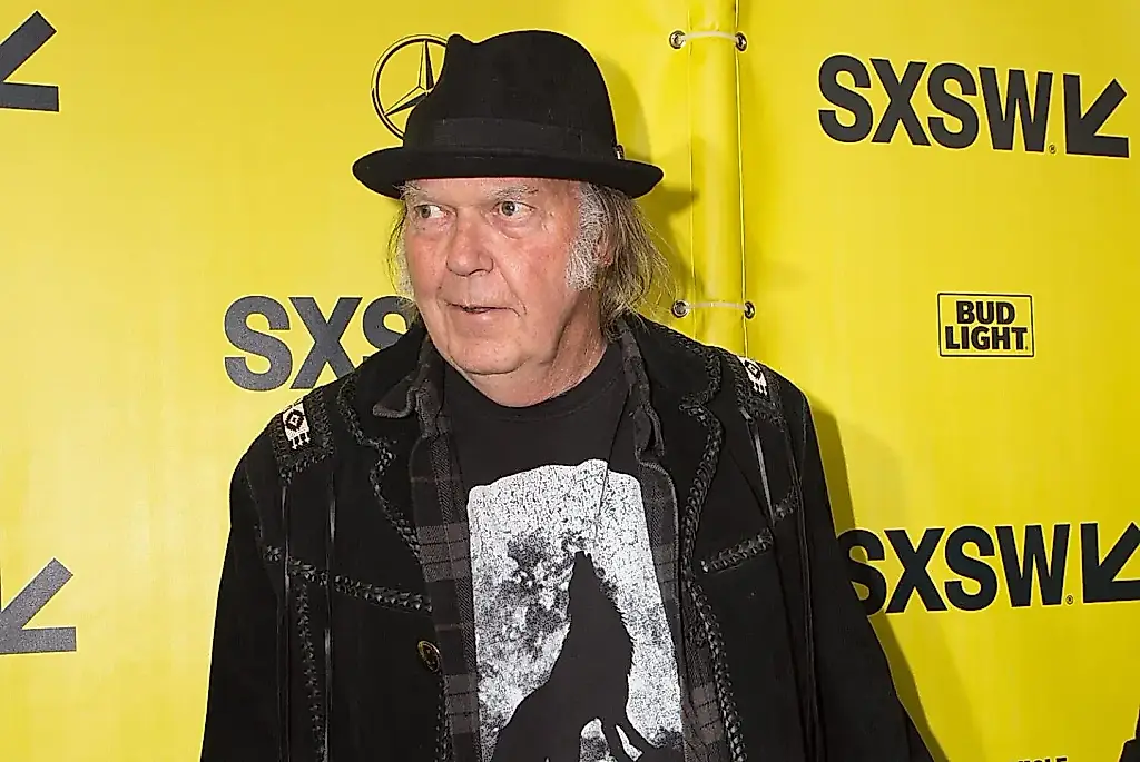 Neil Young regala su música a Groenlandia: ¿gesto de amor o antipolítica?