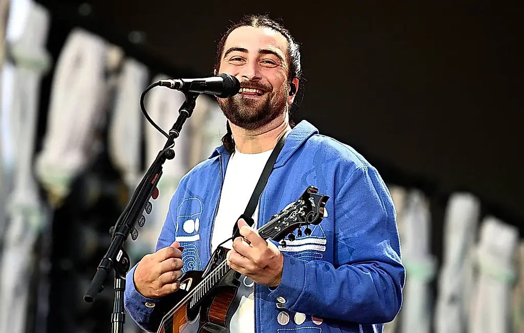 Noah Kahan publica el álbum Great Divide