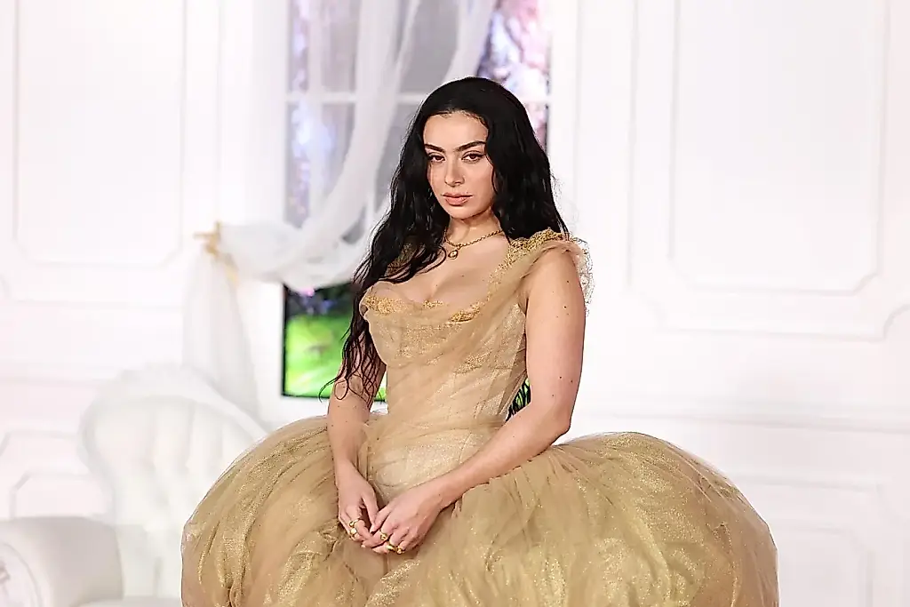 La banda sonora de Charli xcx para Wuthering Heights