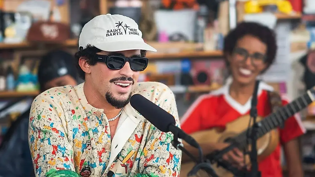 Bad Bunny захватил сцену Tiny Desk