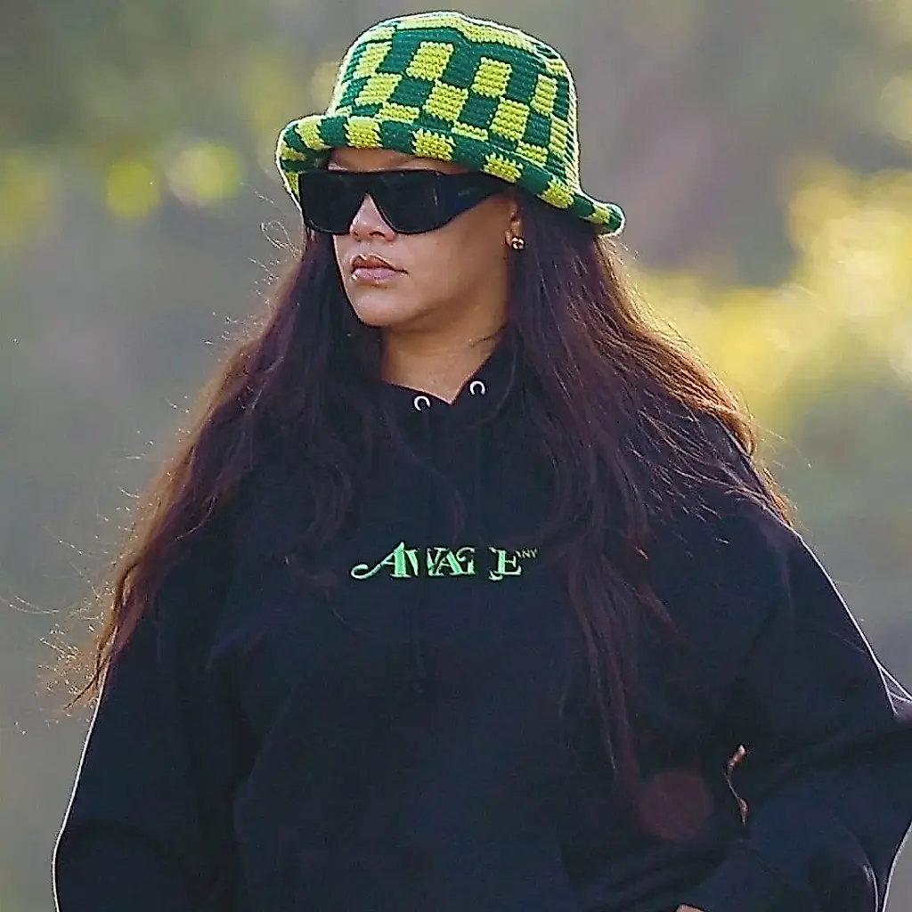 Rihanna cambia de vaqueros