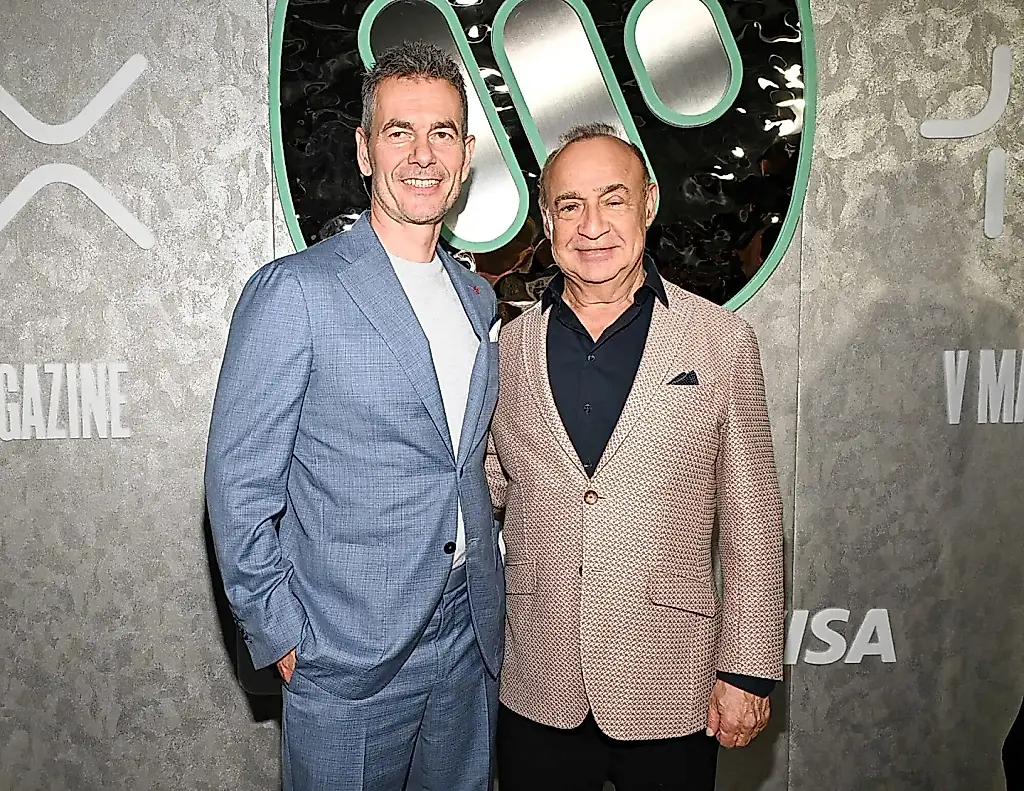 Warner Music hace cuentas y se frota las manos