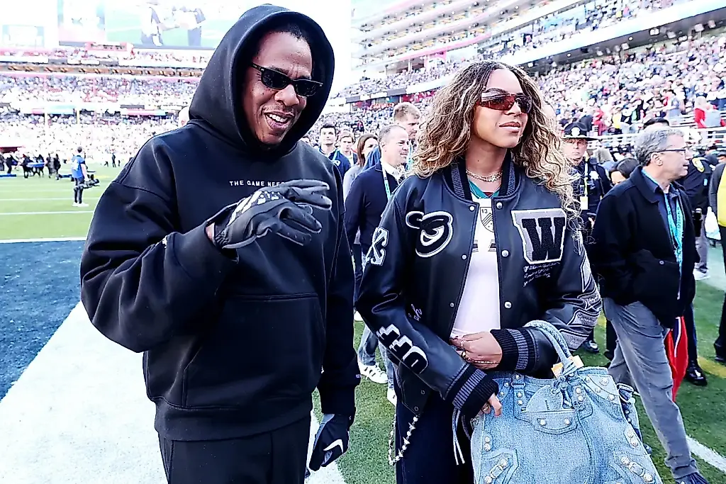 Jay-Z en la Super Bowl con sus hijas