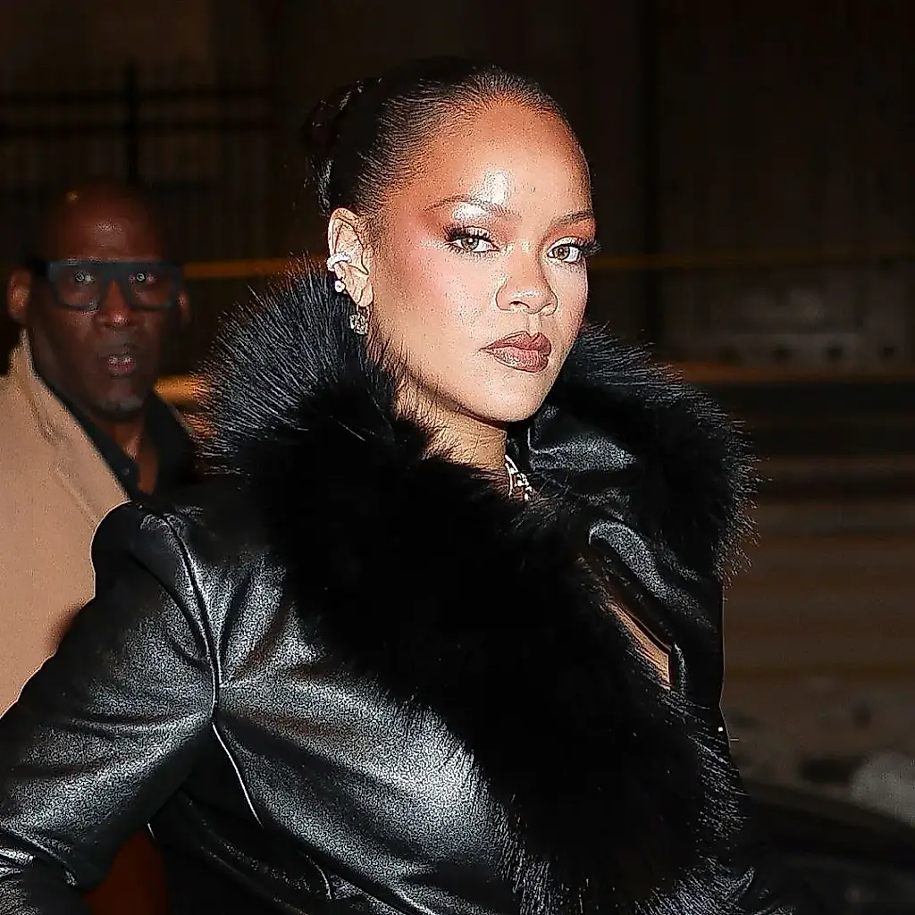 Rihanna y la gabardina