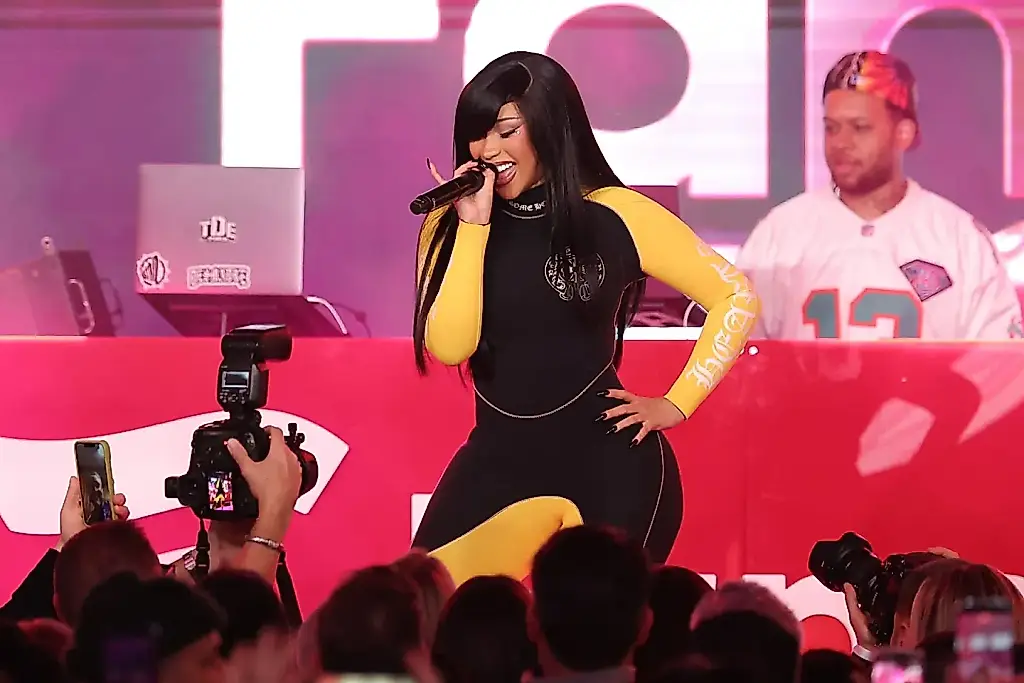Cardi B y la silla del destino