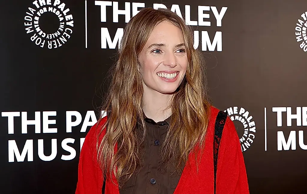 La boda discreta de Maya Hawke