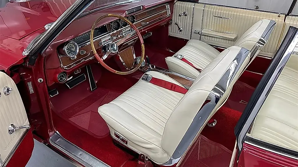 Disfraz sobre ruedas: cómo el Pontiac Bonneville de 1965 se hacía pasar por un coche de lujo