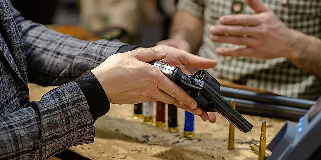 Por qué los estadounidenses llevan armas