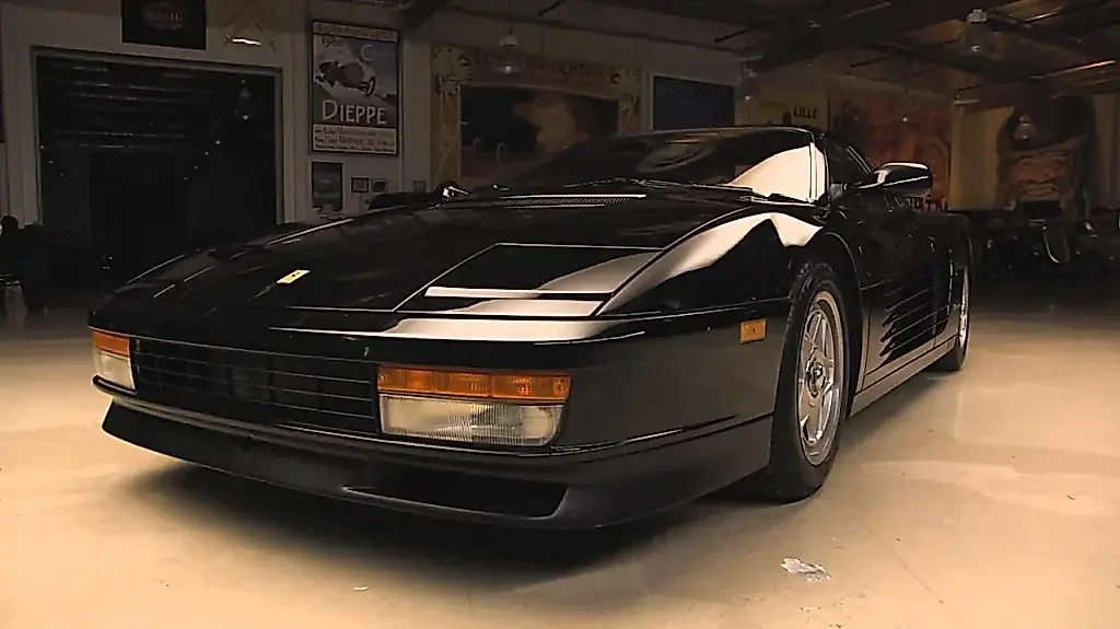 Механик и Ferrari Testarossa