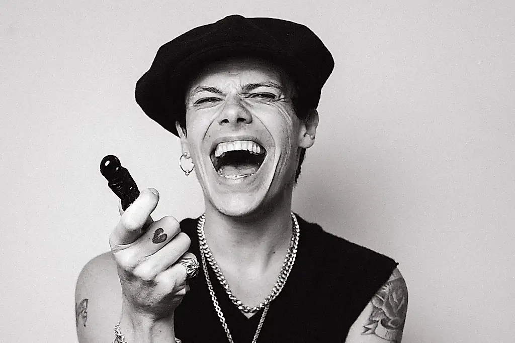 Yungblud выпускает полную версию Idols
