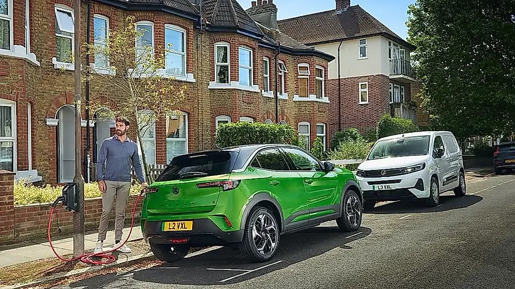 El coche eléctrico, atascado en la cola de las esperanzas