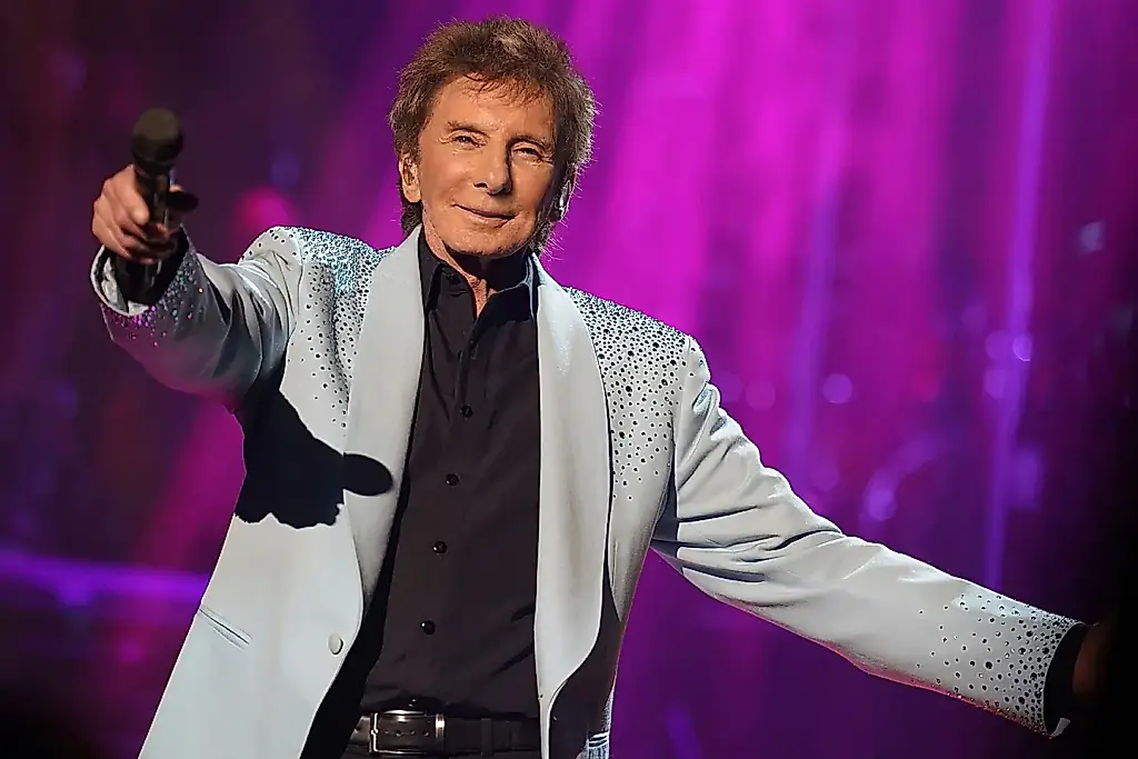 Barry Manilow vuelve a aplazar sus conciertos
