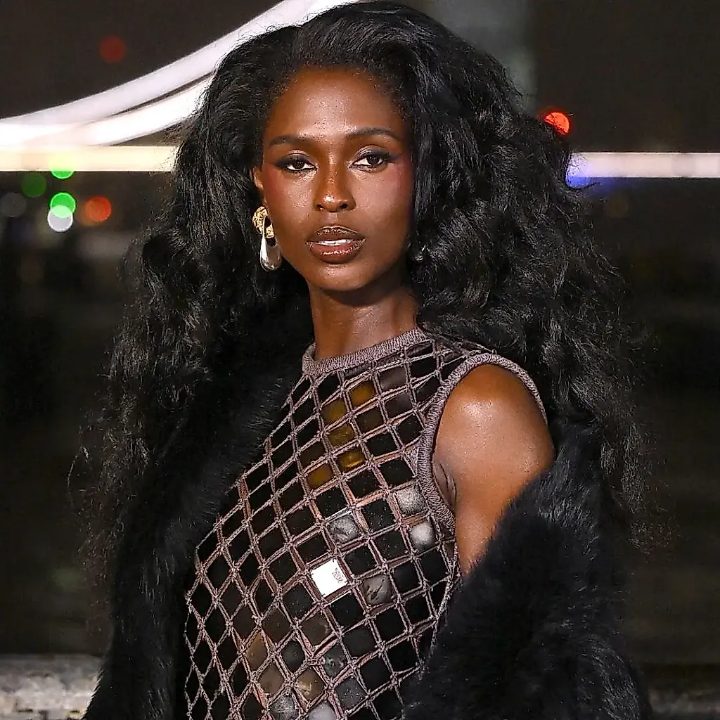 Una bola de discoteca en el desfile de Burberry