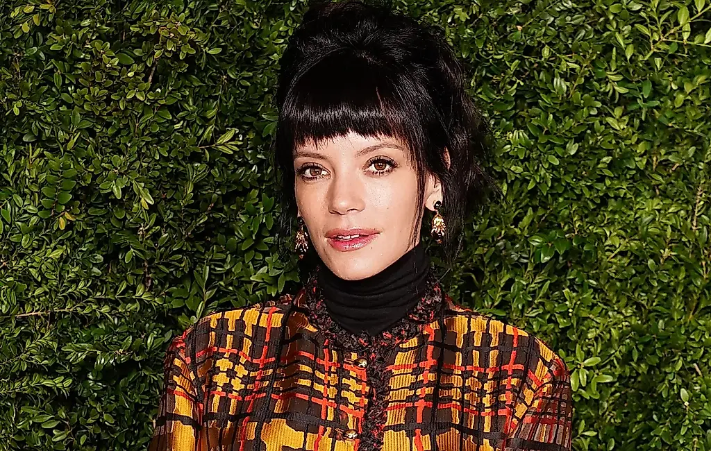 Lily Allen y un descendiente de Freud