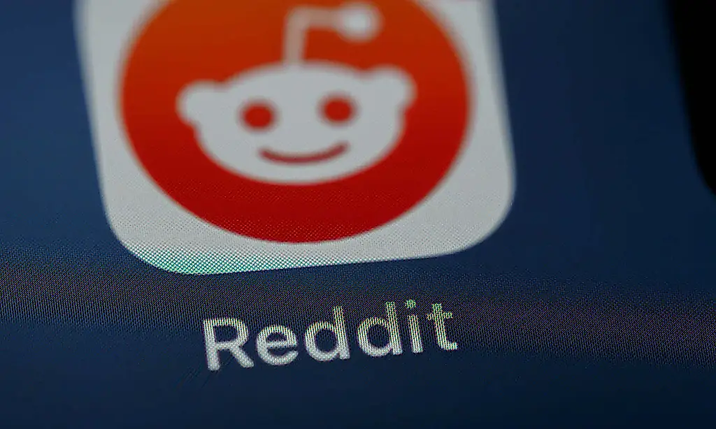 Reddit, multado por la protección de los menores