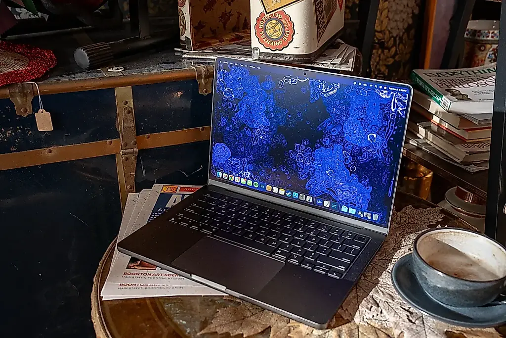 MacBook с островками