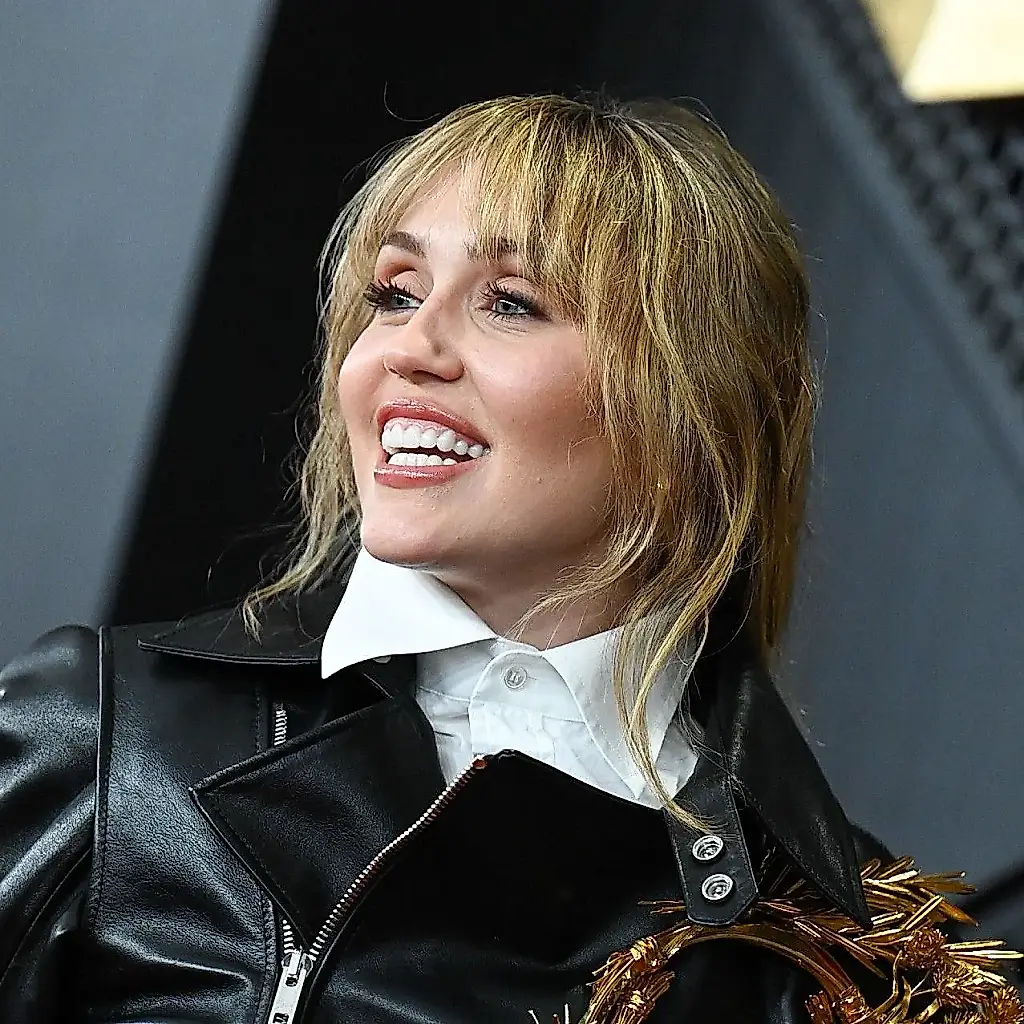 Miley Cyrus vuelve a ponerse en la piel de Hannah Montana