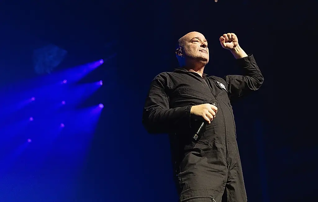 Los rockeros se enfrentan por el ataque a Irán