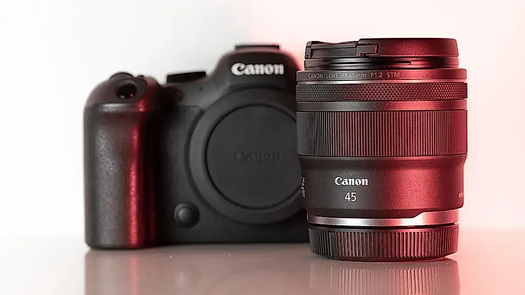 El asequible objetivo Canon RF 45mm F1.2 STM