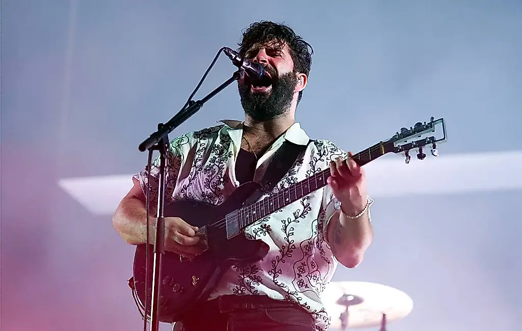 Foals insinúan que habrá nuevo álbum: «2026… Año del Caballo de Fuego»