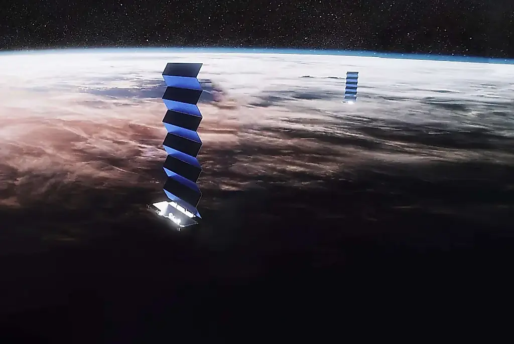 SpaceX снижает орбиты спутников Starlink для безопасности