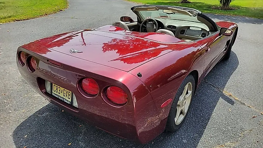 Юбилейный Corvette: легендарный кабриолет распродают