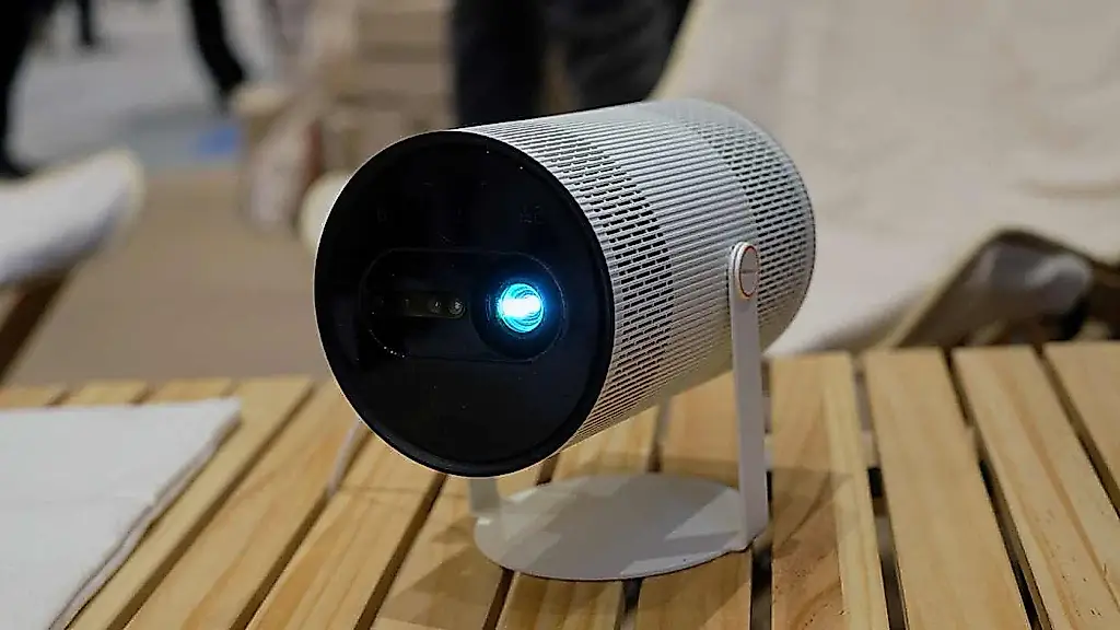 El proyector Samsung Freestyle+: más brillante, más listo y más descarado