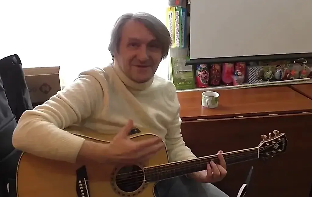 Planes a lo grande: cómo celebra Andréi Kuryaev las fiestas sin pompa y con una buena dosis de autocrítica