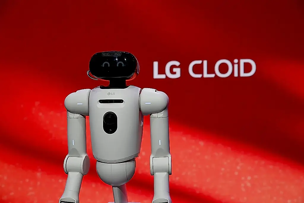 El robot LG CLOiD en CES 2026: despacio, pero pendiente de la colada