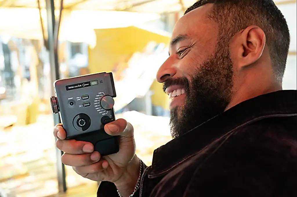 Fujifilm presenta la Instax mini Evo Cinema con el estilo retro de la Super 8
