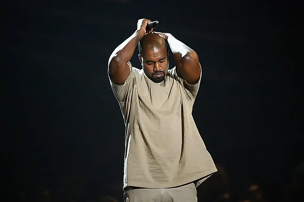 Kanye West contra el constructor de Malibú