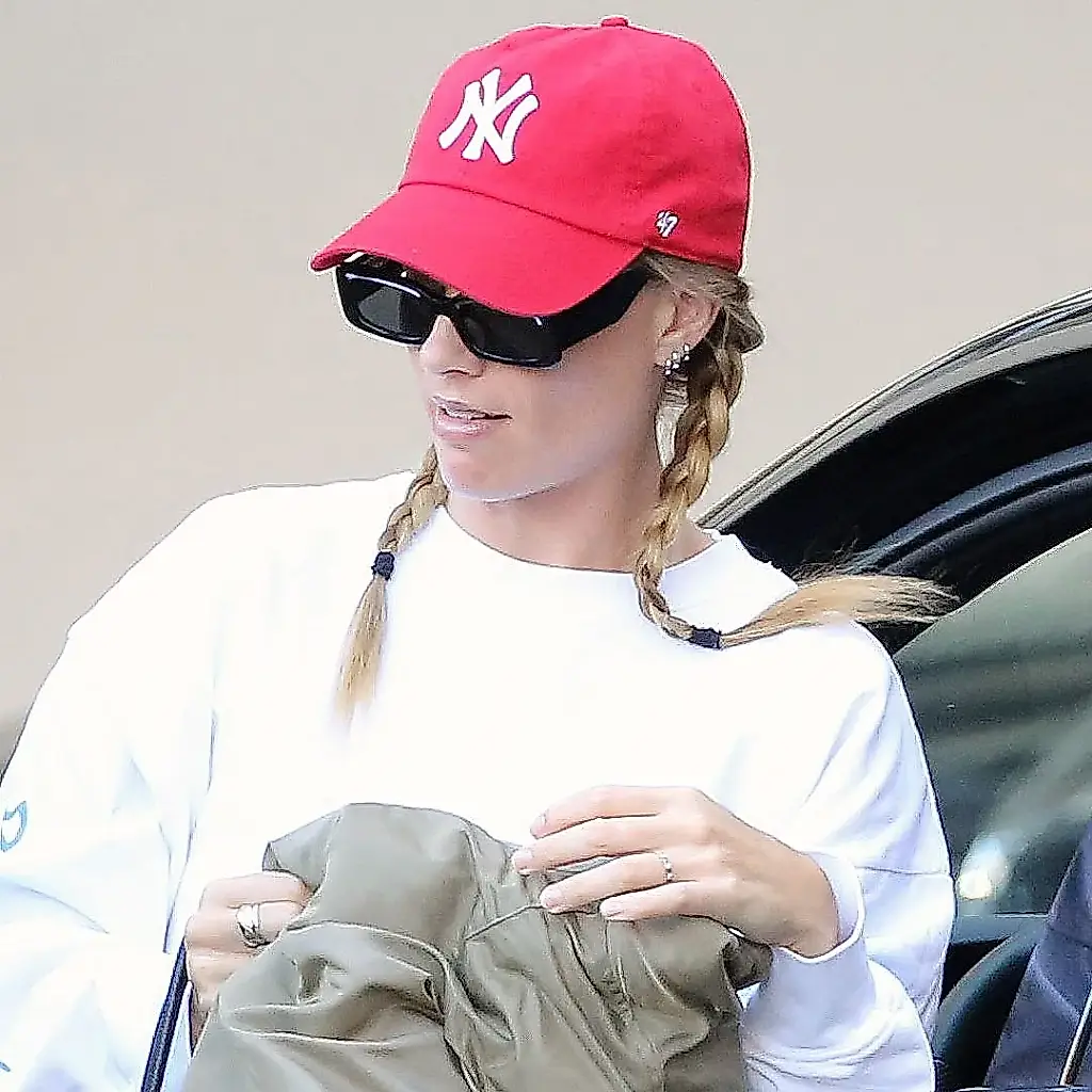 Margot Robbie y las zapatillas de ballet: ni ella se resiste