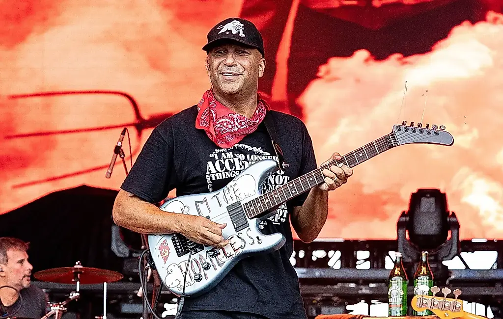 Tom Morello acusa a la Administración Trump de usar un lema nazi