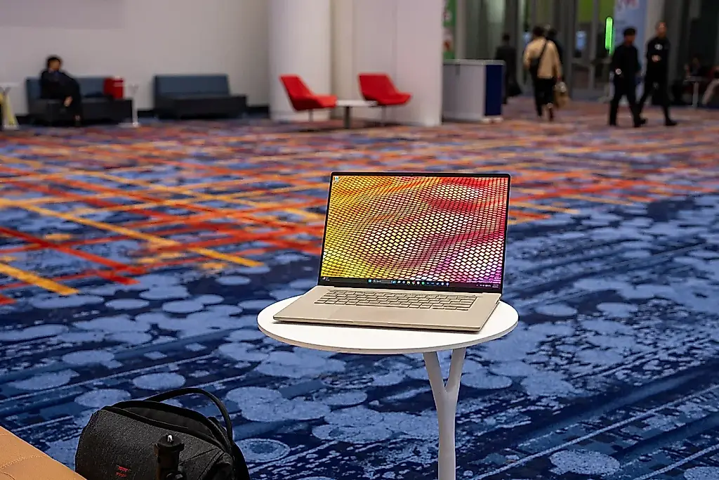 Una prueba audaz: el ASUS ZenBook A16 en el CES