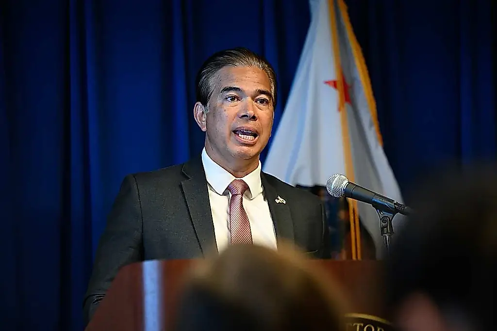 California exige a xAI que deje de crear deepfakes eróticos en Grok
