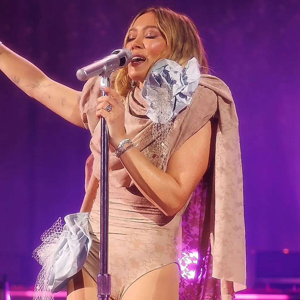Hilary Duff vuelve con una gira Y2K y nostalgia de «Lizzie McGuire»