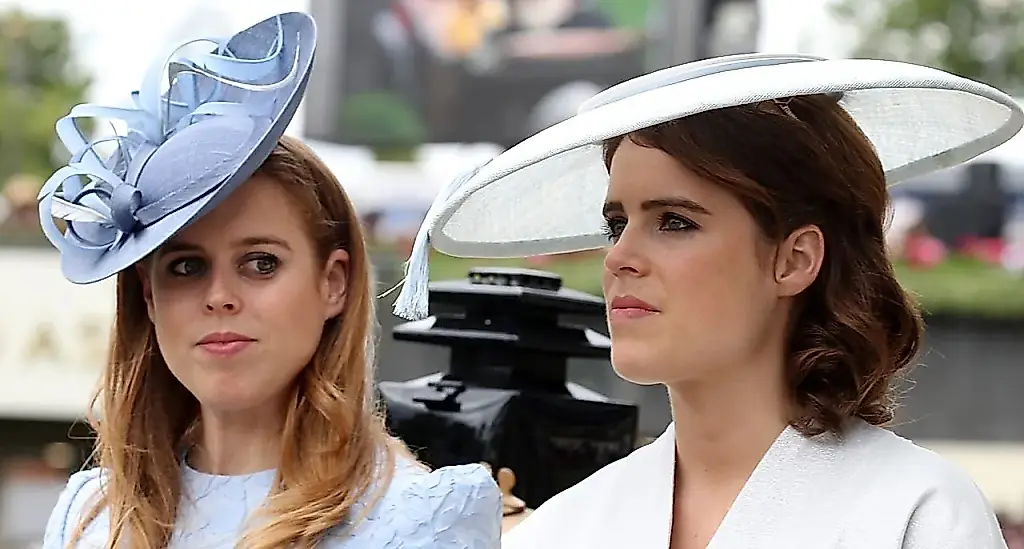 El rey Carlos da un «giro» con Beatriz y Eugenia
