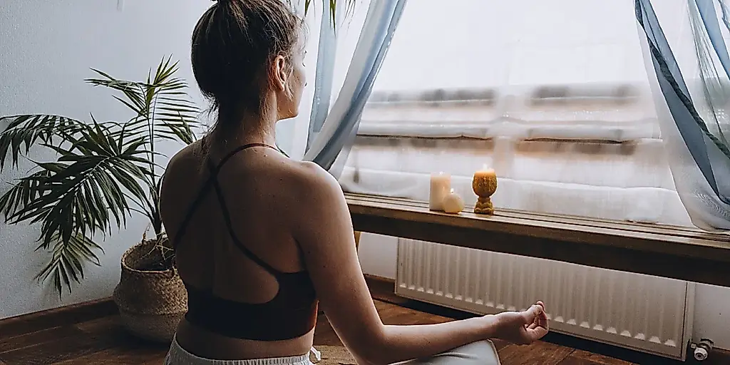 Meditación y ojos veloces