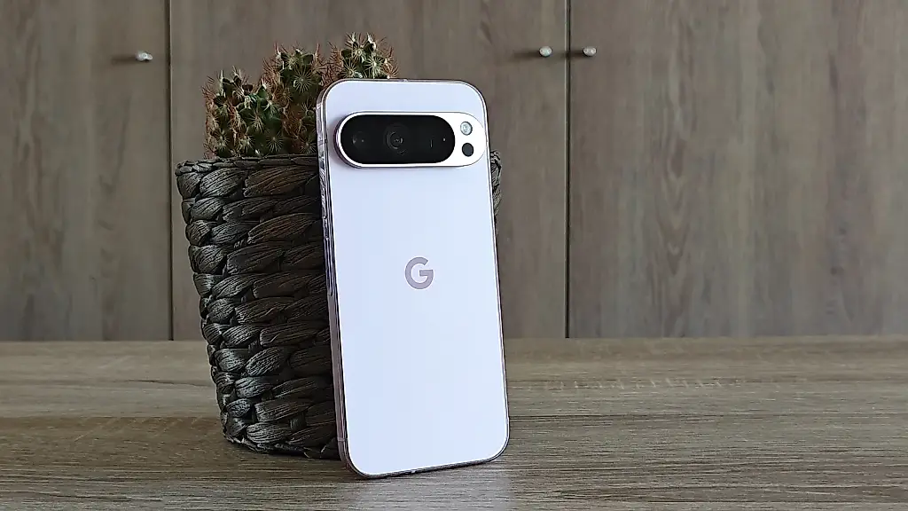 Как Google Pixel 10 может обойти iPhone 17: креативный взгляд на техно-сравнение