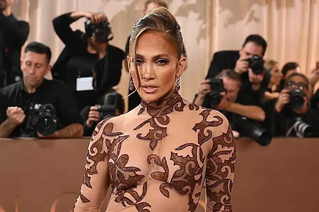 J.Lo irrumpe por sorpresa en Coachella