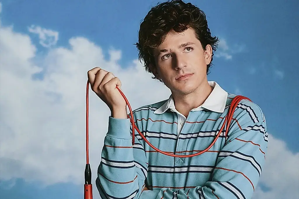 Charlie Puth va cuesta abajo por el mapa