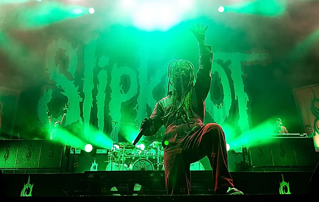 Когда Slipknot смотрят в окно