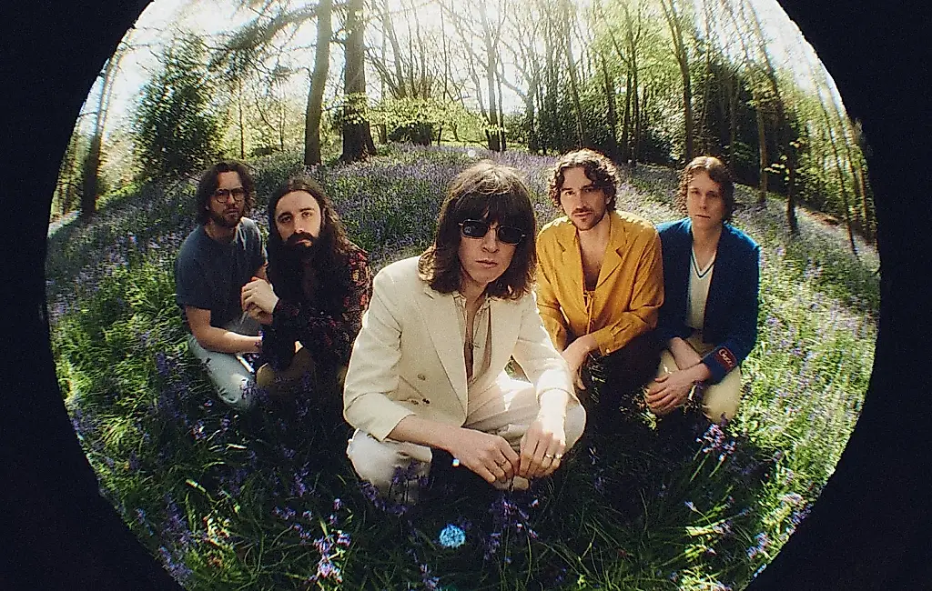 Blossoms vuelven con un éxito mordaz