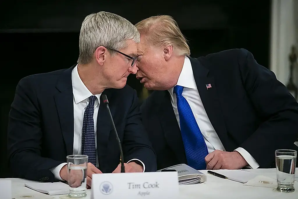 Тим Кук остаётся «шептуном» Трампа для Apple