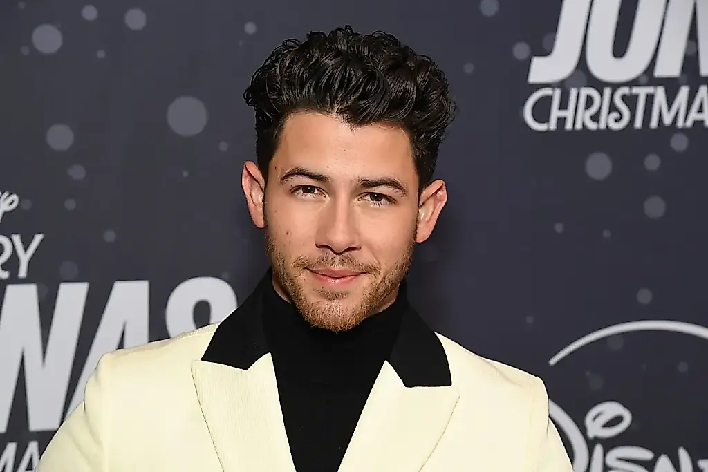 Nick Jonas se desmelena
