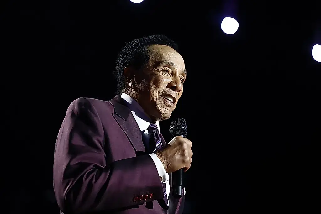Demanda contra Smokey Robinson
