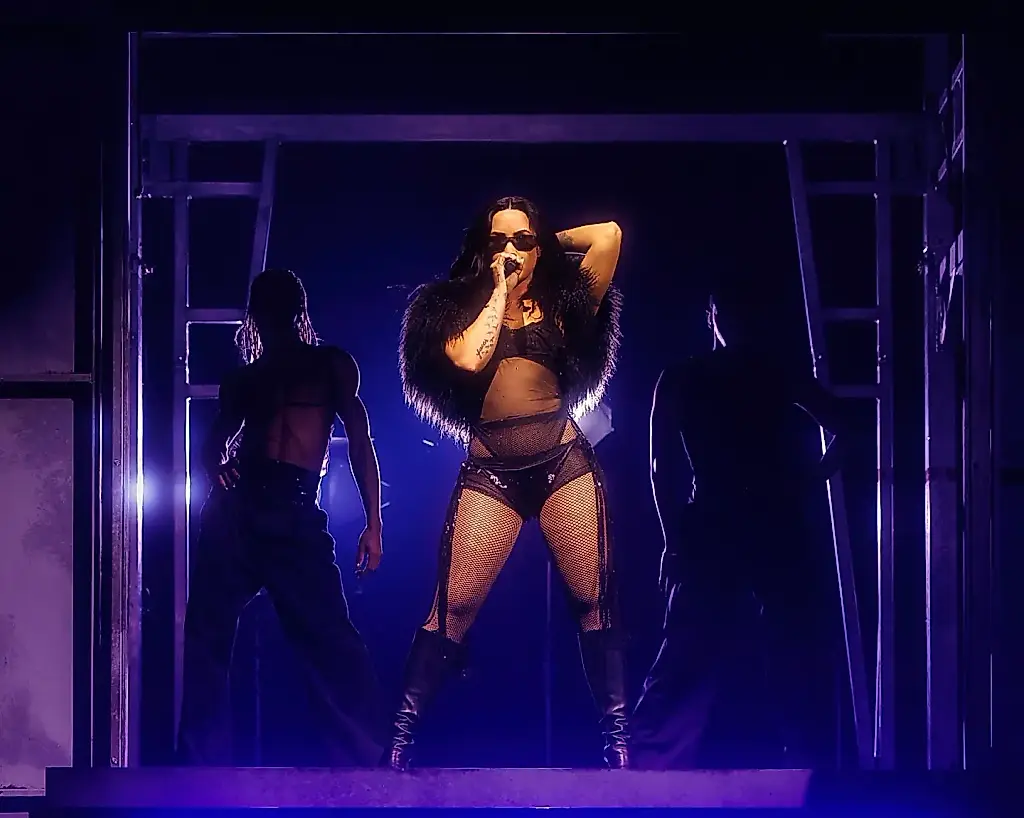Demi Lovato endurece su álbum
